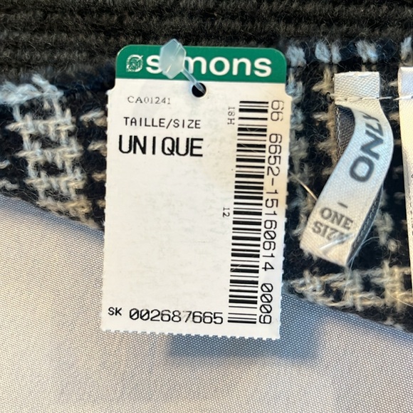 NWT Acrylic Wool Reversible Shawl from Simons - Picture 2 of 8